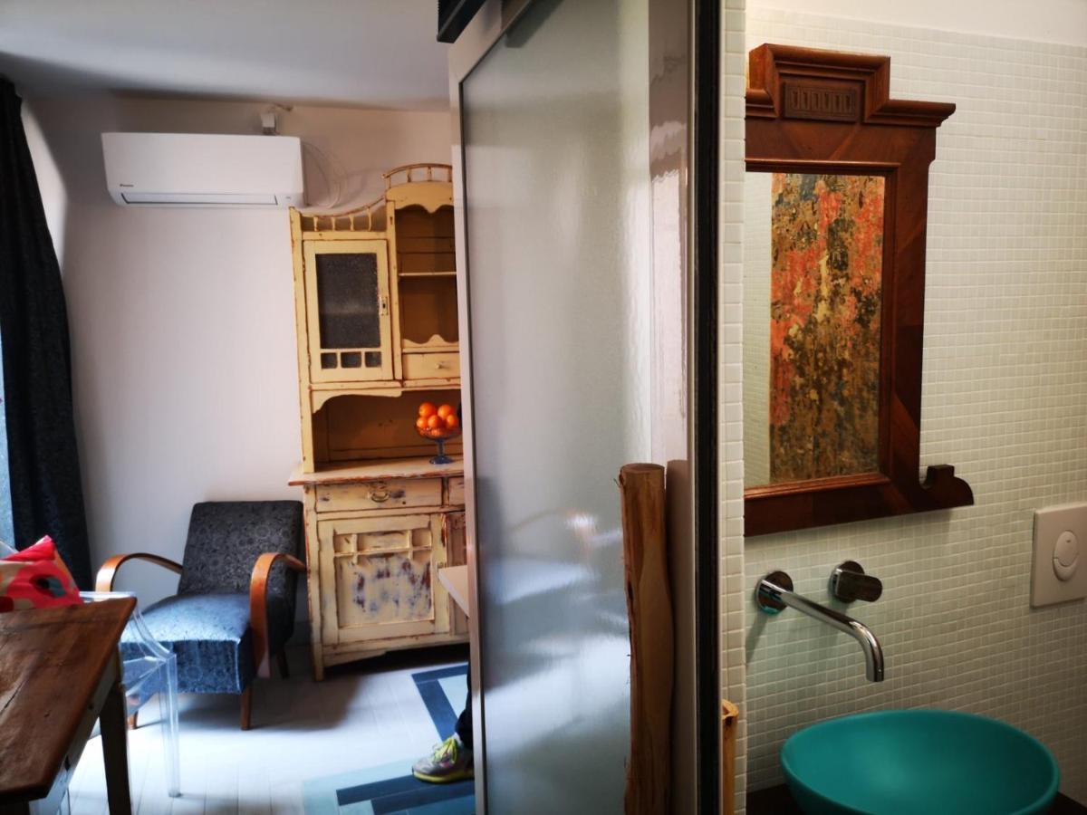 Cres B Studio Apartman Bagian luar foto